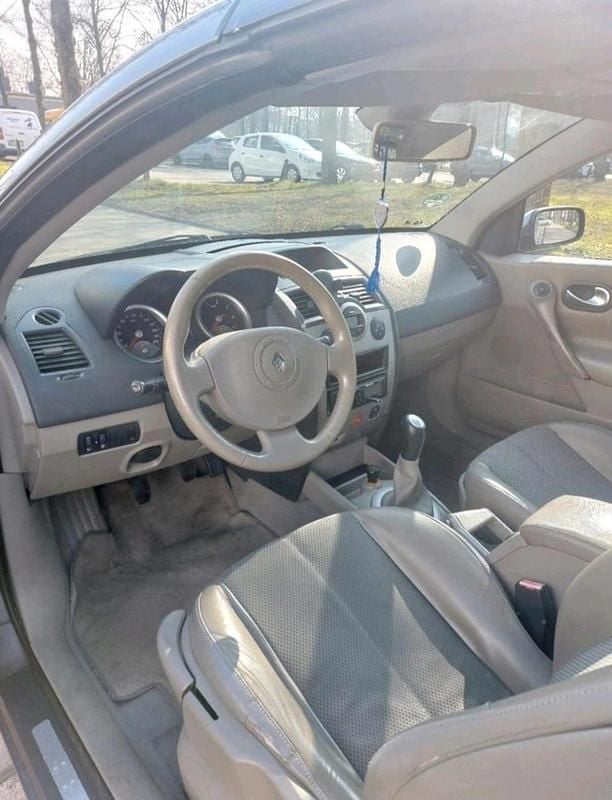 Grau Gebraucht 2004 Renault Mégane Cabriolet Cabrio | 1.500 € (Guter Preis) - Bild 1/4