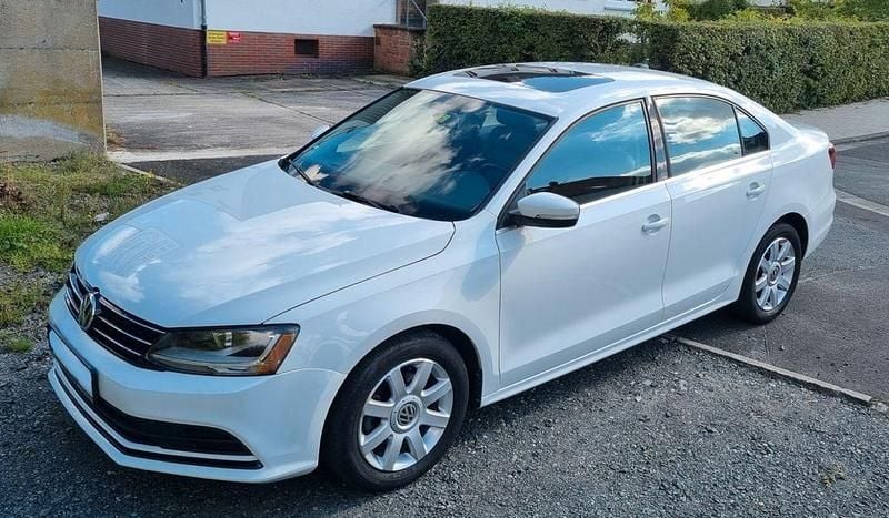 Weiß Gebraucht 2016 VW Jetta SE Limousine | 11.550 € (Etwas zu teuer) - Bild 1/4