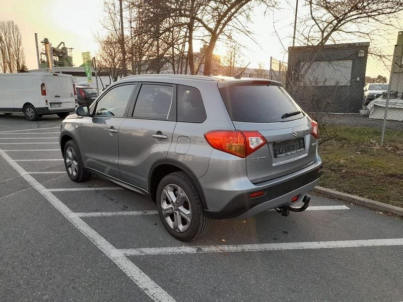 Gebraucht Suzuki Vitara Comfort 120 PS (88 kW) 2017 Grau SUV