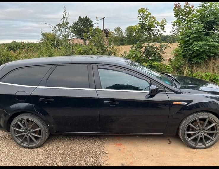 Schwarz Gebraucht 2008 Ford Mondeo Ghia Kombi | 1.600 € (Teuer) - Bild 1/4