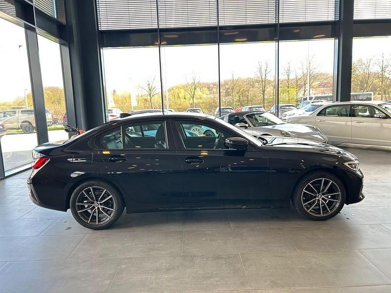 Gebraucht BMW 318 Advantage 150 PS (110 kW) 2021 Schwarz Limousine