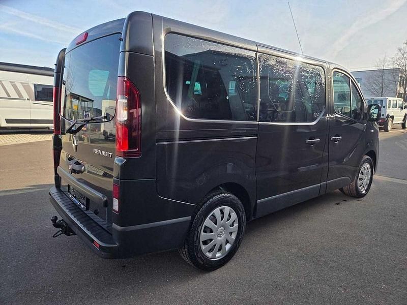 Gebraucht Renault Trafic Authentique 125 PS (91 kW) 2018 Schwarz Van / Kleinbus