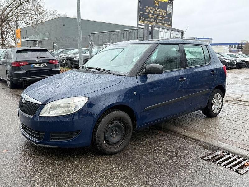 Gebraucht Skoda Fabia Cool Edition 60 PS (44 kW) 2014 Blau Limousine
