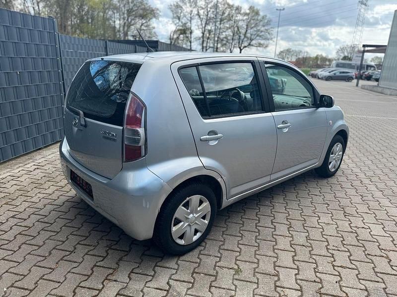 Gebraucht Daihatsu Sirion 91 PS (66 kW) 2007 Silber Kleinwagen