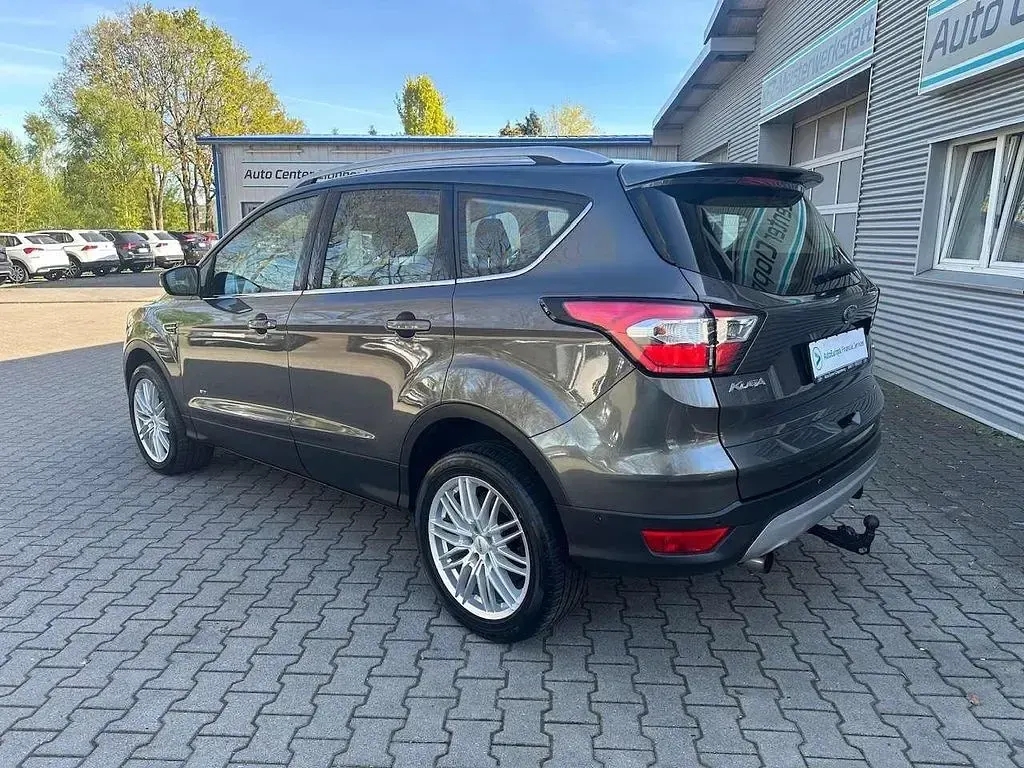 Gebraucht Ford Kuga Titanium 182 PS (133 kW) 2017 Grau SUV