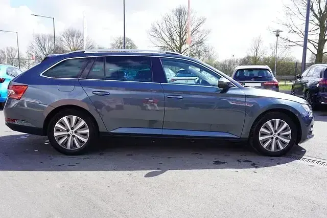 Gebraucht Skoda Superb Style 150 PS (110 kW) 2021 Grau Kombi