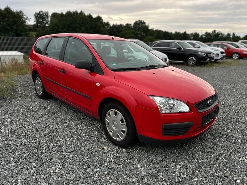 Rot Gebraucht 2006 Ford Focus Trend Limousine | 990 € (Superpreis) - Bild 1/4