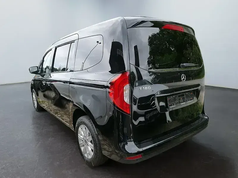 Gebraucht Mercedes T180 Progressive 131 PS (96 kW) 2025 Schwarz Van / Kleinbus