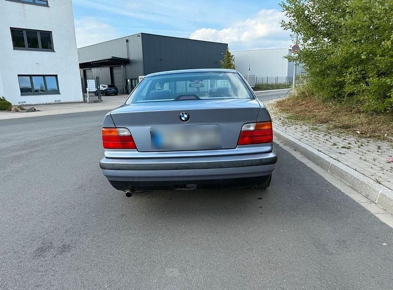 Gebraucht BMW 318 116 PS (85 kW) 1997 Grau Limousine