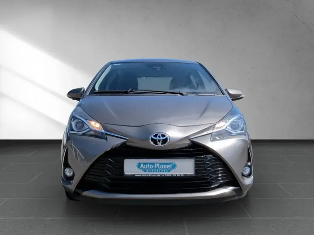 Gebraucht Toyota Yaris Comfort 111 PS (81 kW) 2018 Platinum bronze metallic (metallic) Kleinwagen