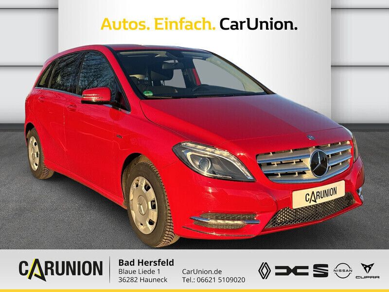 Gebraucht Mercedes B180 122 PS (89 kW) 2012 Rot Van / Kleinbus