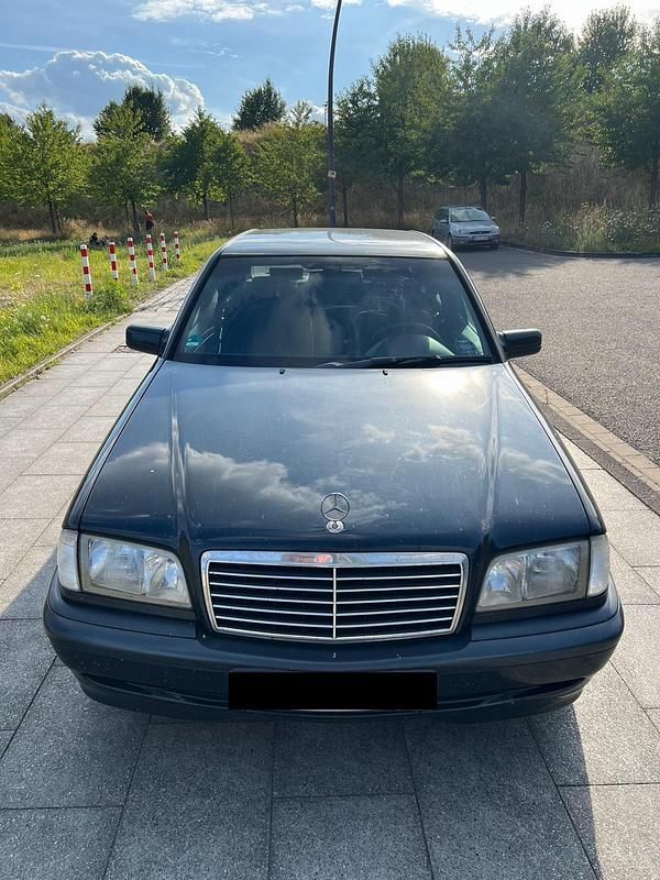 Schwarz Gebraucht 2000 Mercedes C180 Classic Limousine | 1.900 € (Etwas zu teuer) - Bild 1/4