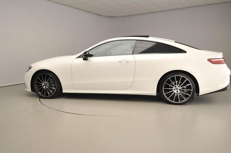 Gebraucht Mercedes E200 AMG line 197 PS (144 kW) 2021 Weiß Coupé