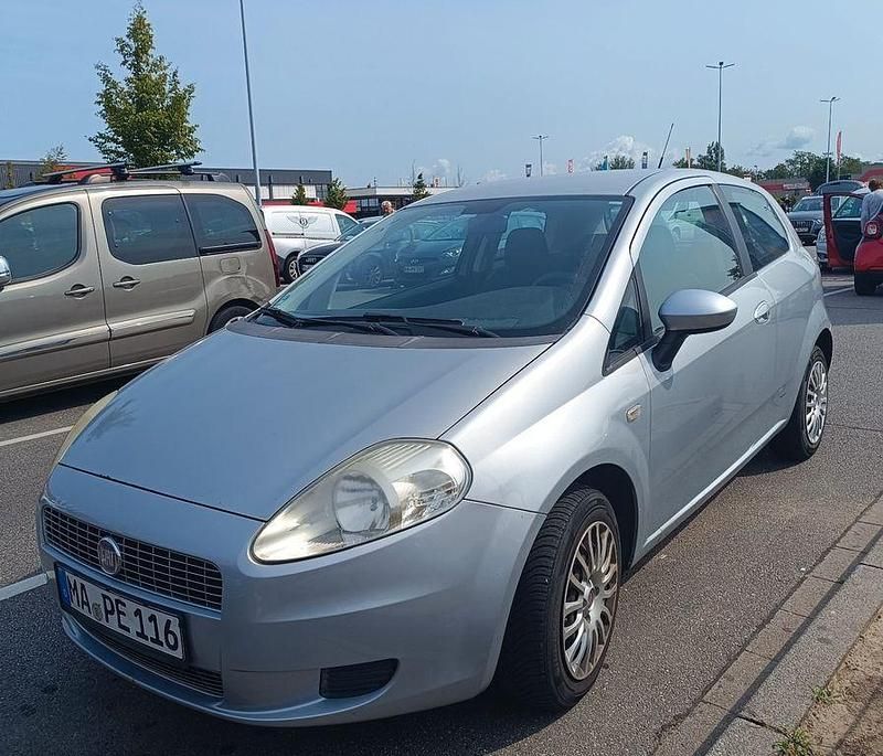 Silber Gebraucht 2009 Fiat Punto Dynamic Limousine | 2.950 € (Etwas zu teuer) - Bild 1/4