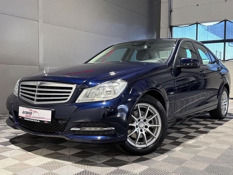 Gebraucht Mercedes C200 184 PS (135 kW) 2011 Blau Limousine