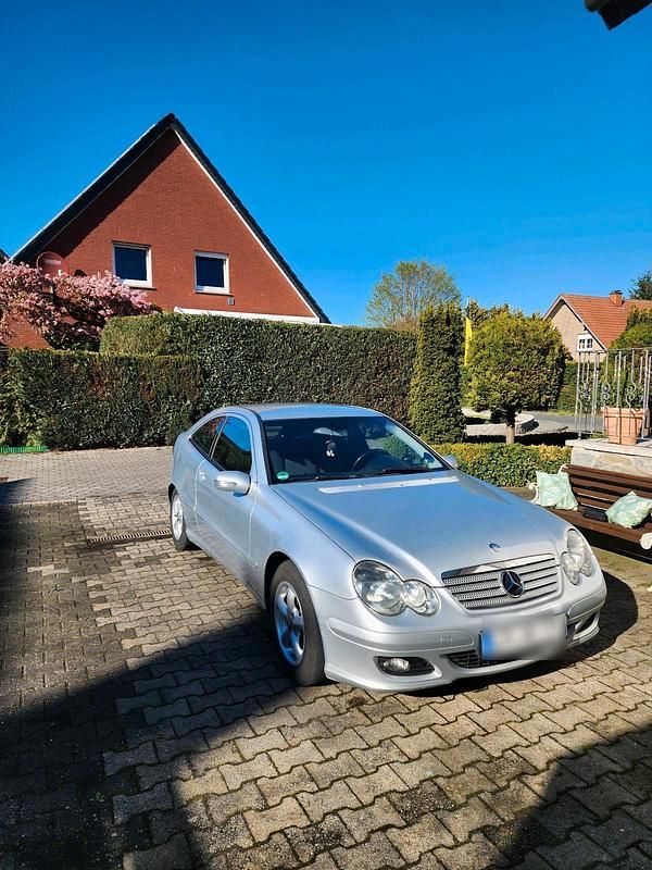 Gebraucht Mercedes C200 163 PS (119 kW) 2004 Silber Coupé