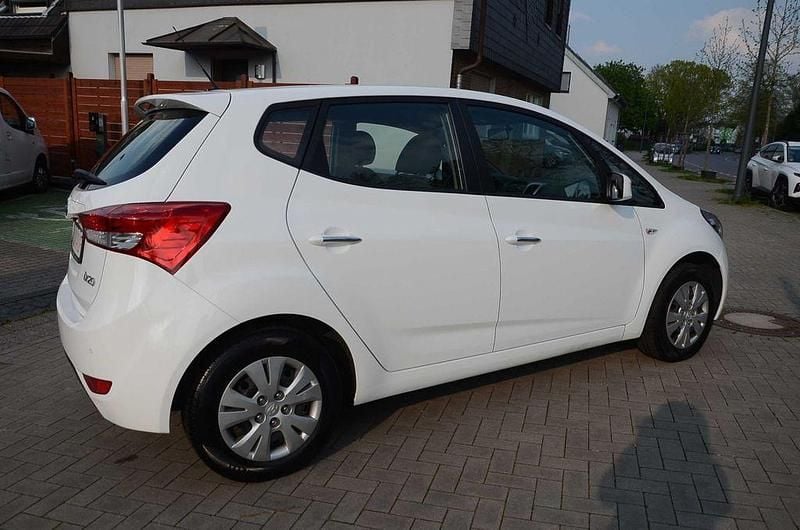 Gebraucht Hyundai ix20 Edition 125 PS (91 kW) 2015 Weiß Kleinwagen