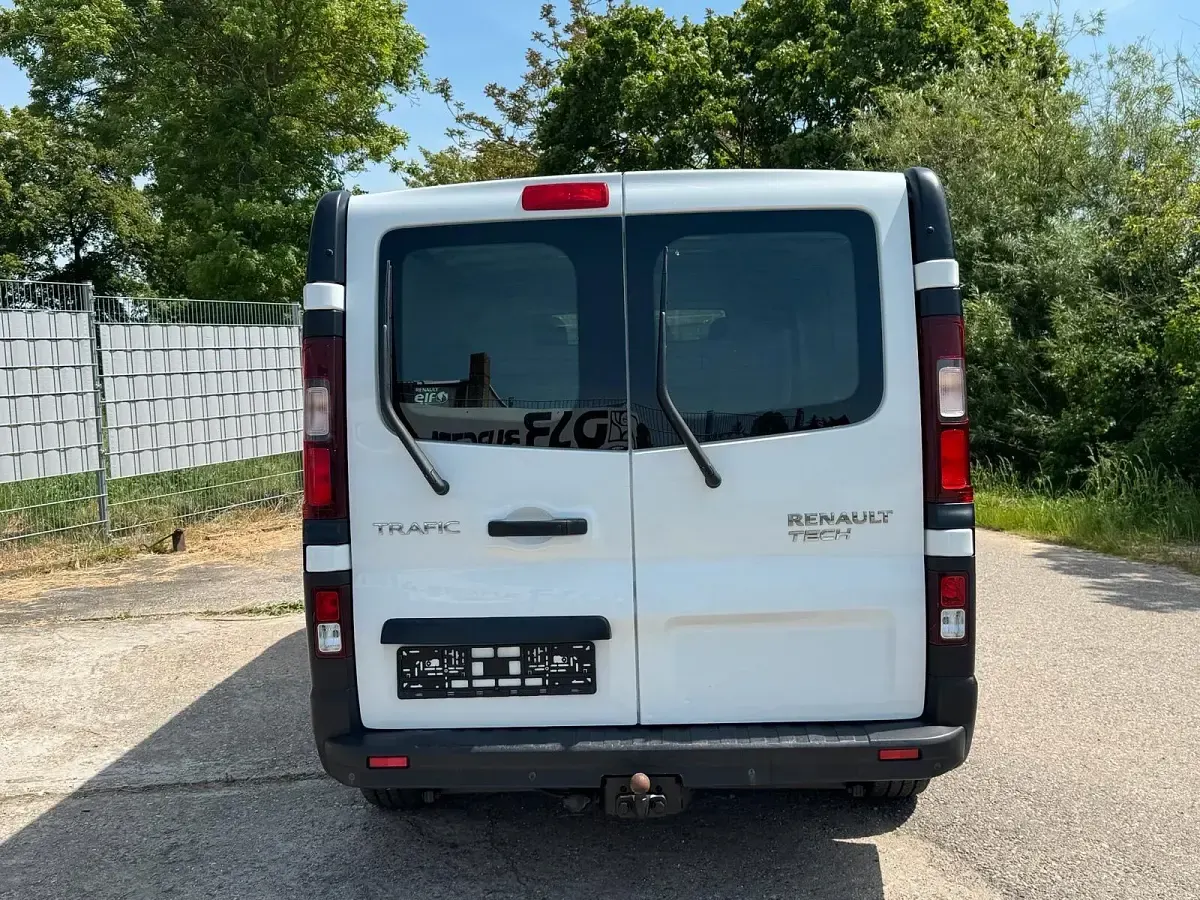 Gebraucht Renault Trafic 120 PS (88 kW) 2017 Weiß Van / Kleinbus