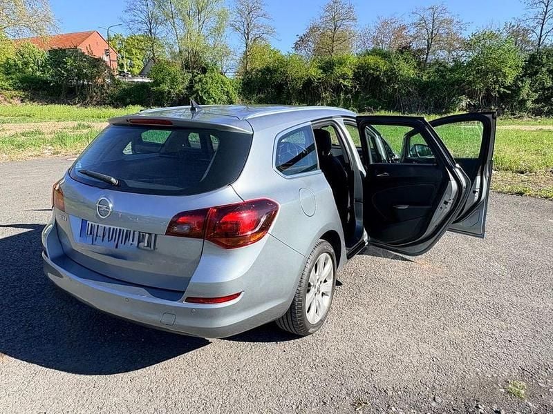 Second-hand Opel Astra 116 CP (85 kW) 2012 Gri Break