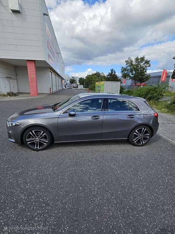 Gebraucht Mercedes A200 Edition 1 163 PS (119 kW) 2020 Grau Kleinwagen