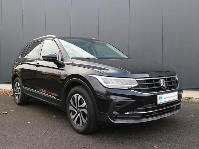 Gebraucht VW Tiguan Active 150 PS (110 kW) 2023 Schwarz SUV