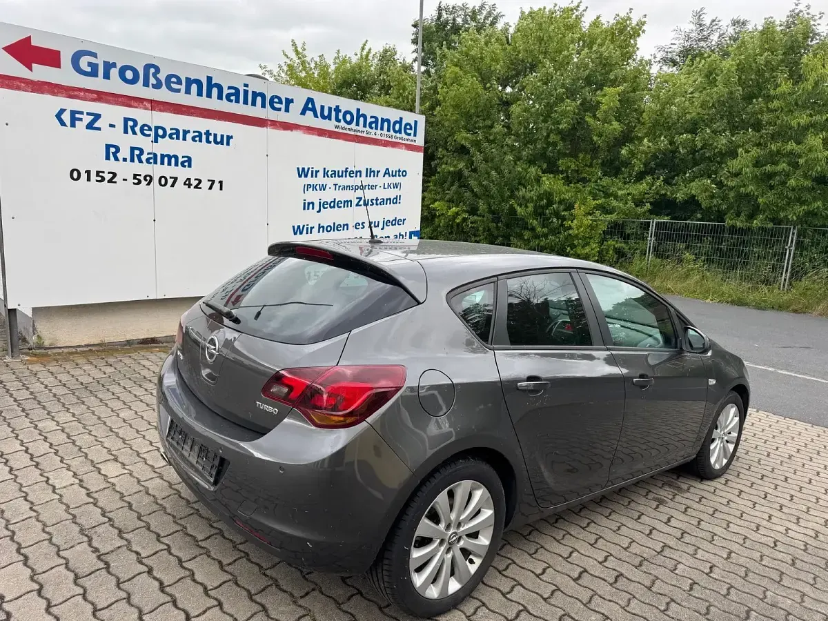Gebraucht Opel Astra 140 PS (102 kW) 2011 Grau Limousine
