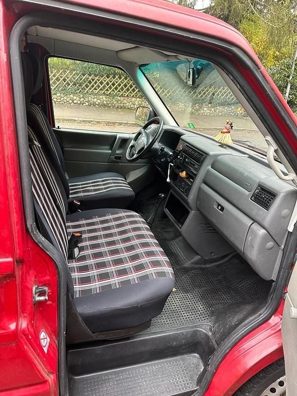 Second-hand VW Transporter 116 CP (85 kW) 2002 Roșu Van