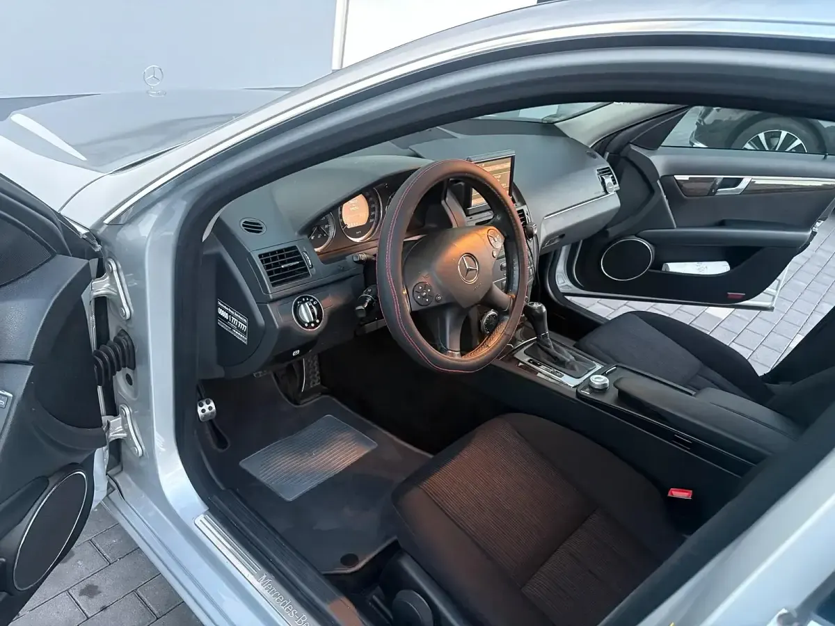 Gebraucht Mercedes C200 187 PS (137 kW) 2008 Silber Limousine