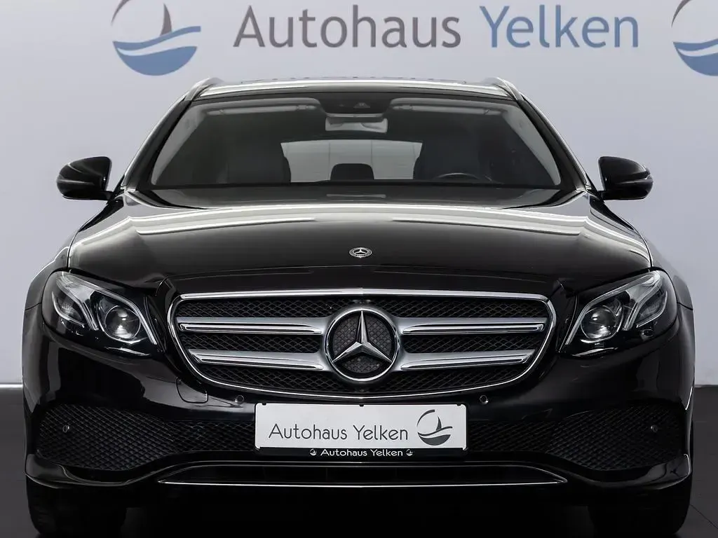 Second-hand Mercedes E200 184 CP (135 kW) 2018 Negru Berlinǎ