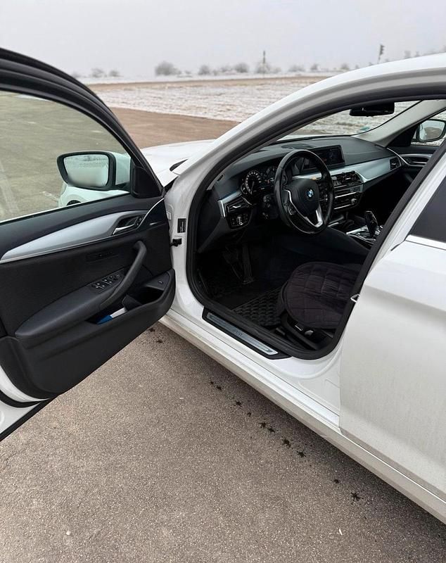 Gebraucht BMW 520 190 PS (139 kW) 2018 Weiß Limousine