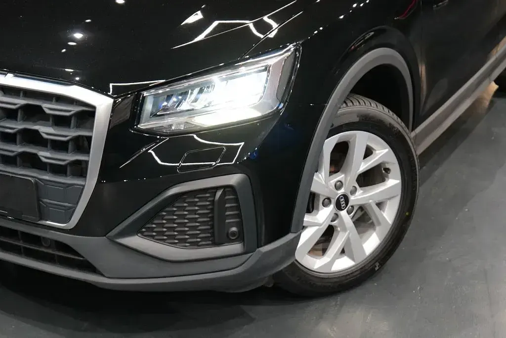 Gebraucht Audi Q2 Basis 150 PS (110 kW) 2022 Schwarz SUV