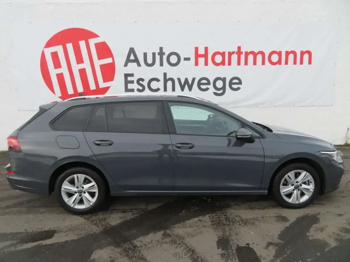 Gebraucht VW Golf VIII Life 150 PS (110 kW) 2024 Delfingrau metallic (metallic) Kombi