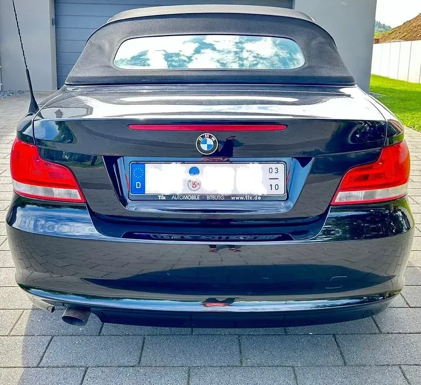 Gebraucht BMW 118 Cabriolet Sport Line 143 PS (105 kW) 2011 Schwarz Cabrio