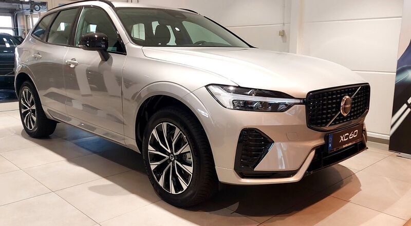 Gebraucht Volvo XC60 Plus 197 PS (144 kW) 2024 Silver dawn SUV