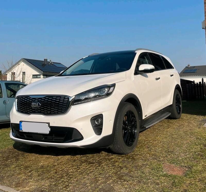 Weiß Gebraucht 2018 Kia Sorento Platinum SUV | 26.500 € (Fairer Preis) - Bild 1/4