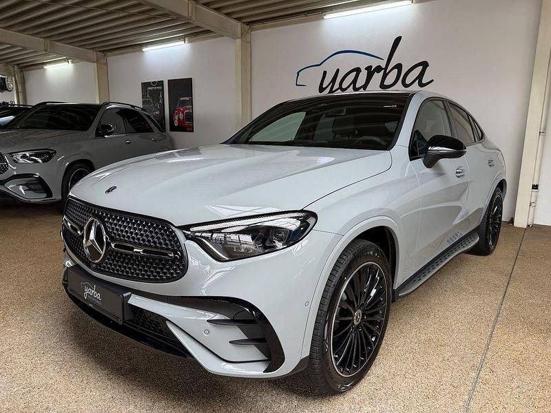 Grau Neu 2026 Mercedes GLC300e Premium Plus Coupé | 89.200 € - Bild 1/4