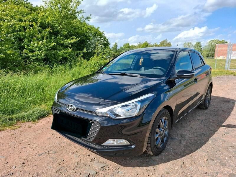 Schwarz Gebraucht 2017 Hyundai i20 Active Kleinwagen | 8.600 € (Fairer Preis) - Bild 1/4