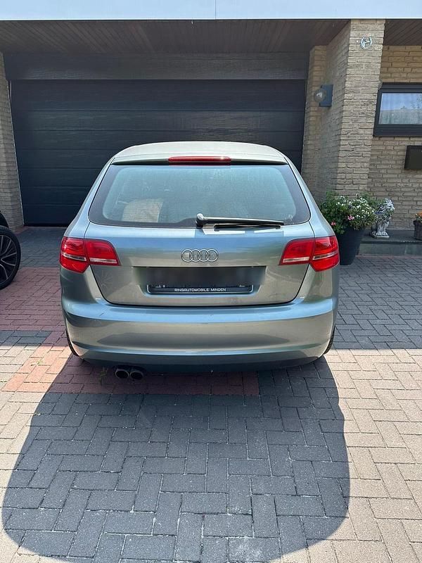 Grau Gebraucht 2009 Audi A3 Sportback Ambition Kleinwagen | 5.800 € (Fairer Preis) - Bild 1/4