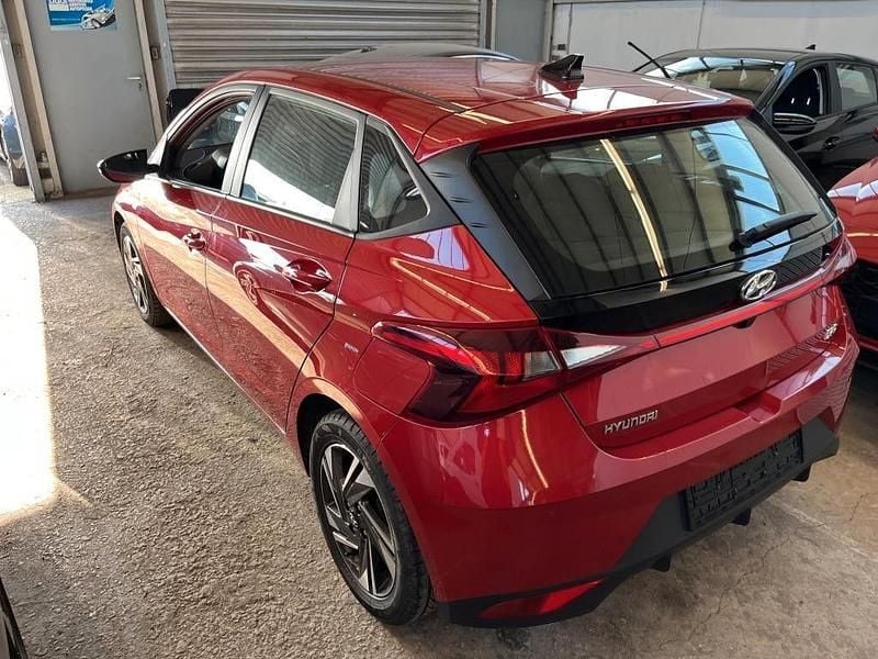 Gebraucht Hyundai i20 Trend 101 PS (74 kW) 2023 Rot Kleinwagen