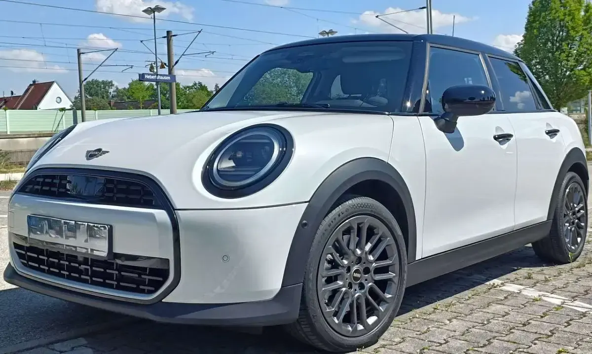 Gebraucht Mini Cooper Classic 156 PS (114 kW) 2024 Weiß Kleinwagen