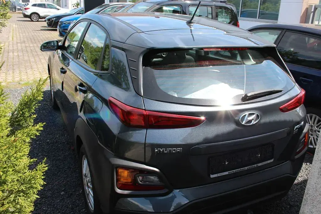 Gebraucht Hyundai Kona Select 120 PS (88 kW) 2020 Grau SUV
