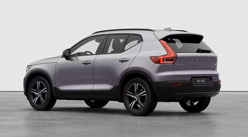 Neu Volvo XC40 Plus 197 PS (144 kW) 2025 Silber SUV