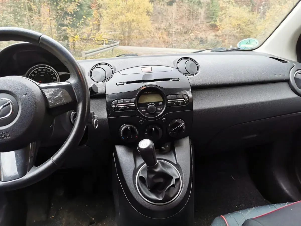 Usata Mazda 2 Sendo 84 CV (61 kW) 2014 Grigio Utilitaria