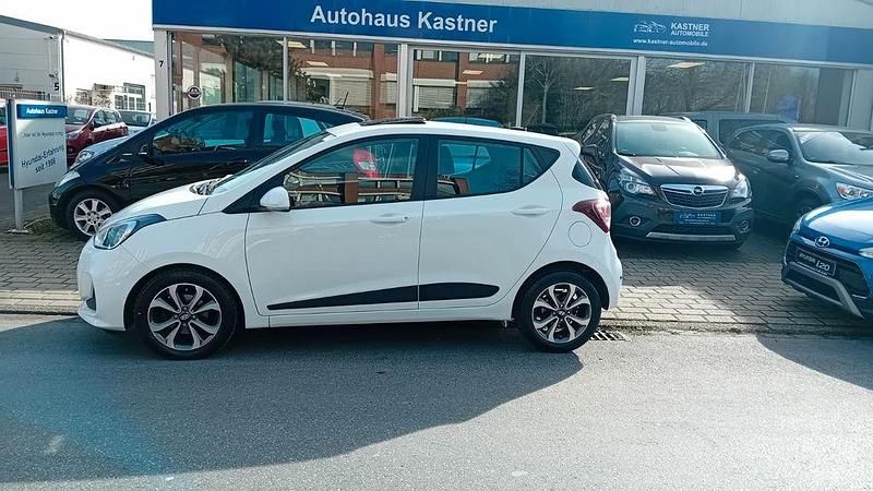 Gebraucht Hyundai i10 Style 87 PS (63 kW) 2017 Weiß Kleinwagen