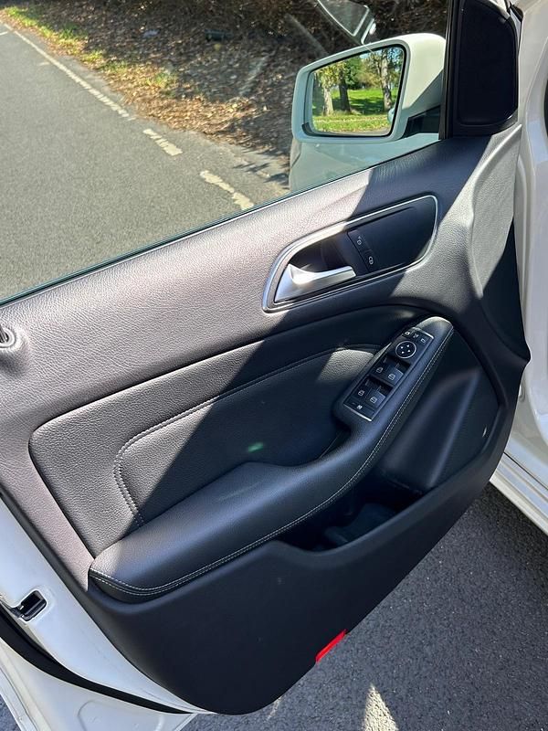 Gebraucht Mercedes B180 122 PS (89 kW) 2017 Weiß Van / Kleinbus