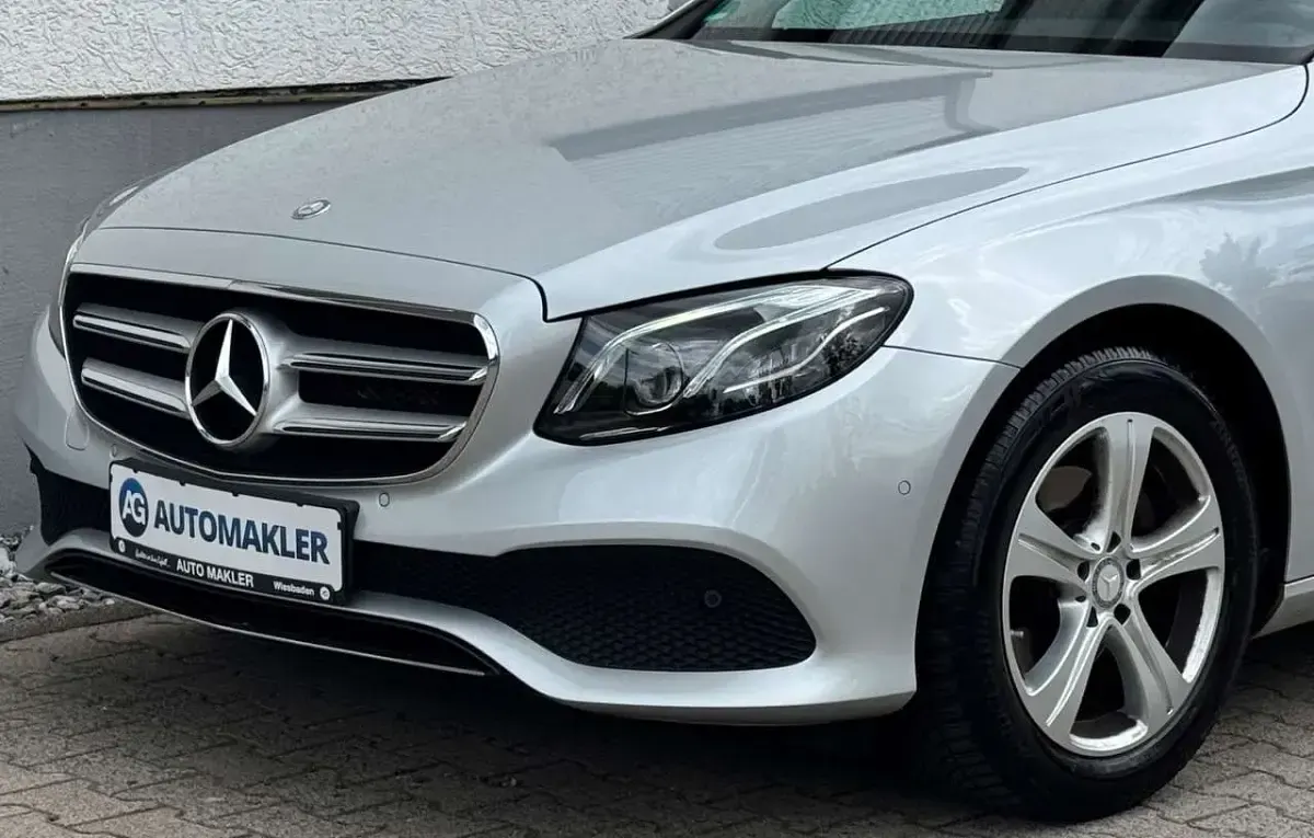 Gebraucht Mercedes E220 Avantgarde 194 PS (142 kW) 2016 Iridiumsilber Kombi