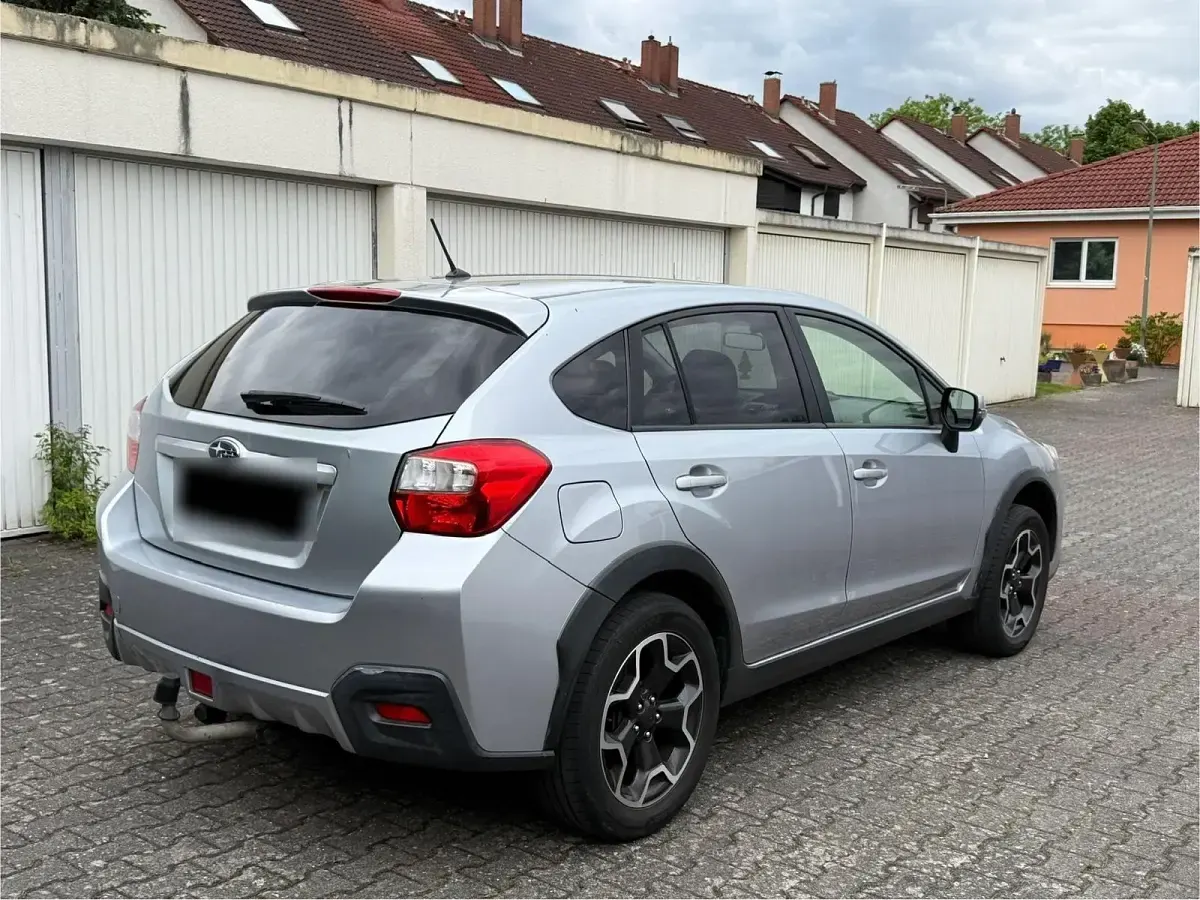 Käytetty Subaru XV 147 HP (108 kW) 2013 Hopea Katumaasturi