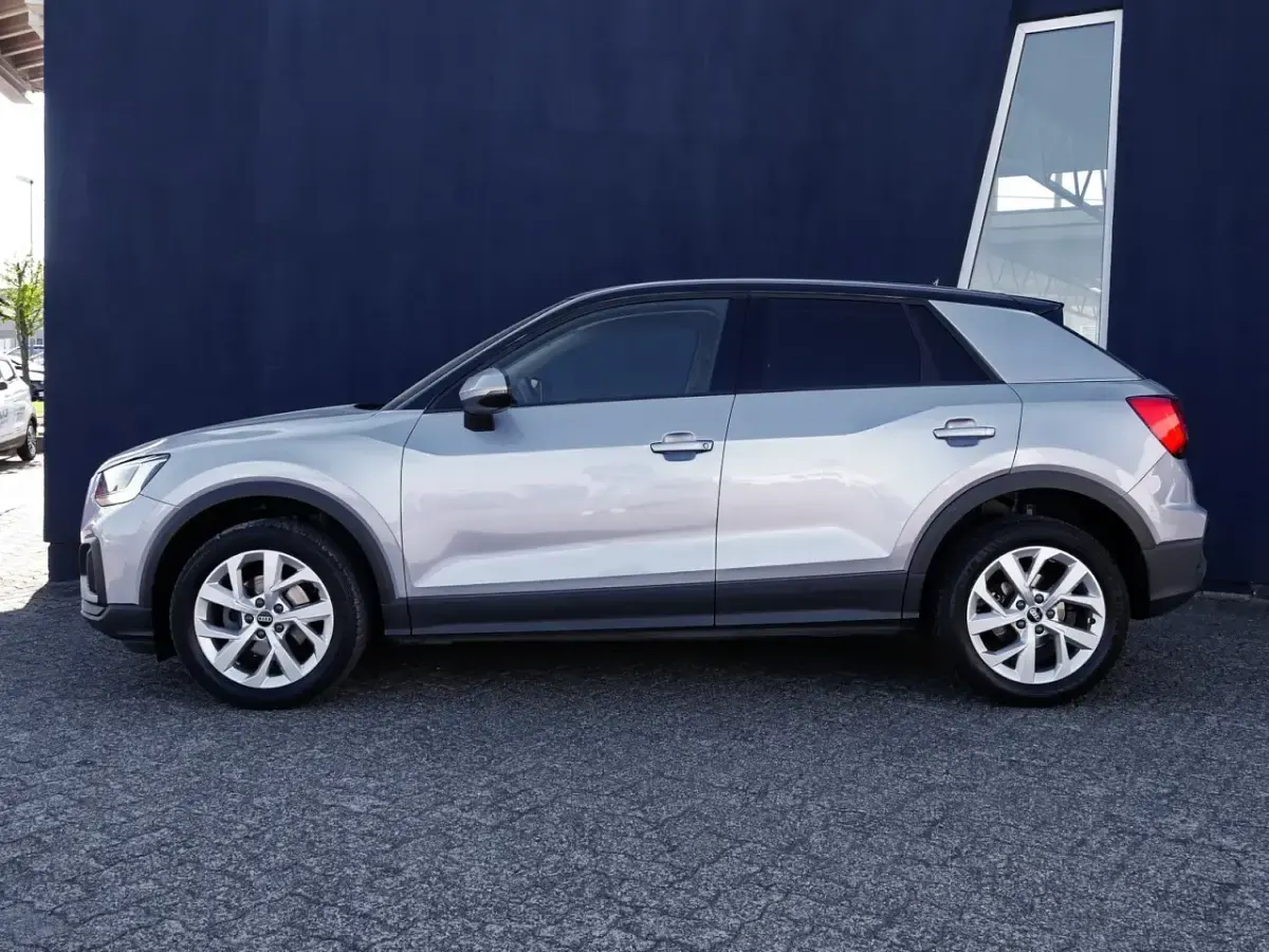 Gebraucht Audi Q2 Basis 110 PS (80 kW) 2021 Florettsilber (metallic) SUV