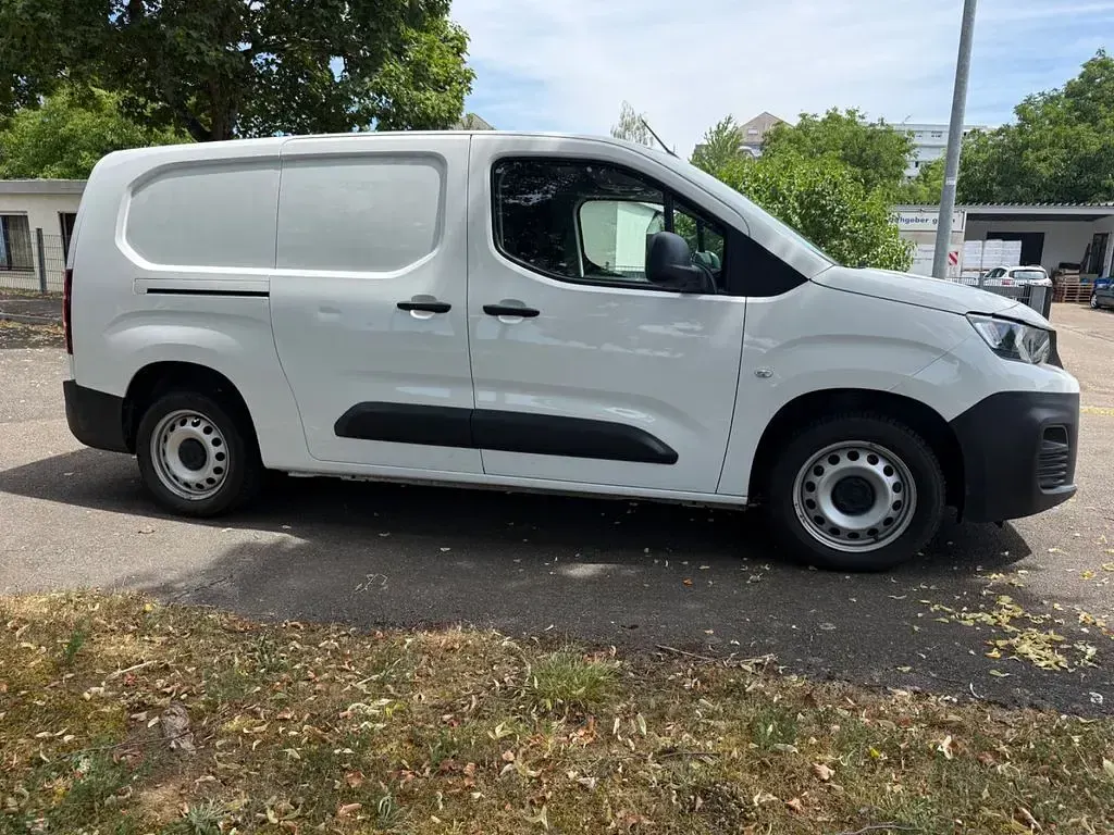 Gebraucht Peugeot Partner 131 PS (96 kW) 2019 Weiß Van / Kleinbus