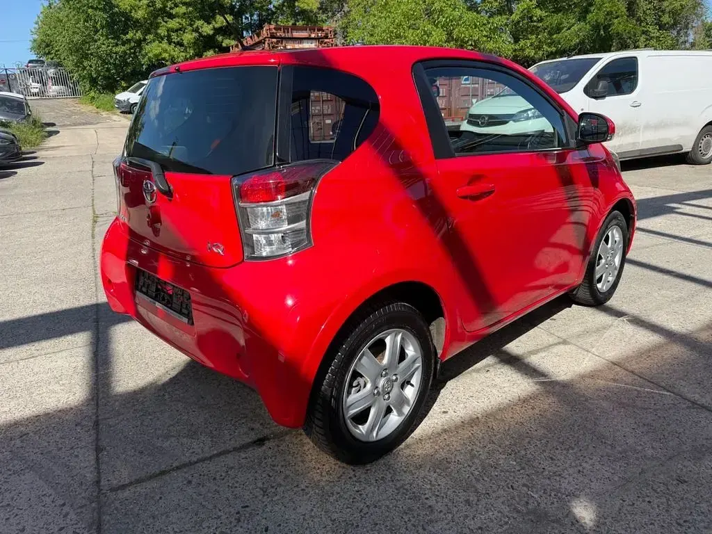 Gebraucht Toyota iQ Basis 68 PS (50 kW) 2009 Rot Kleinwagen